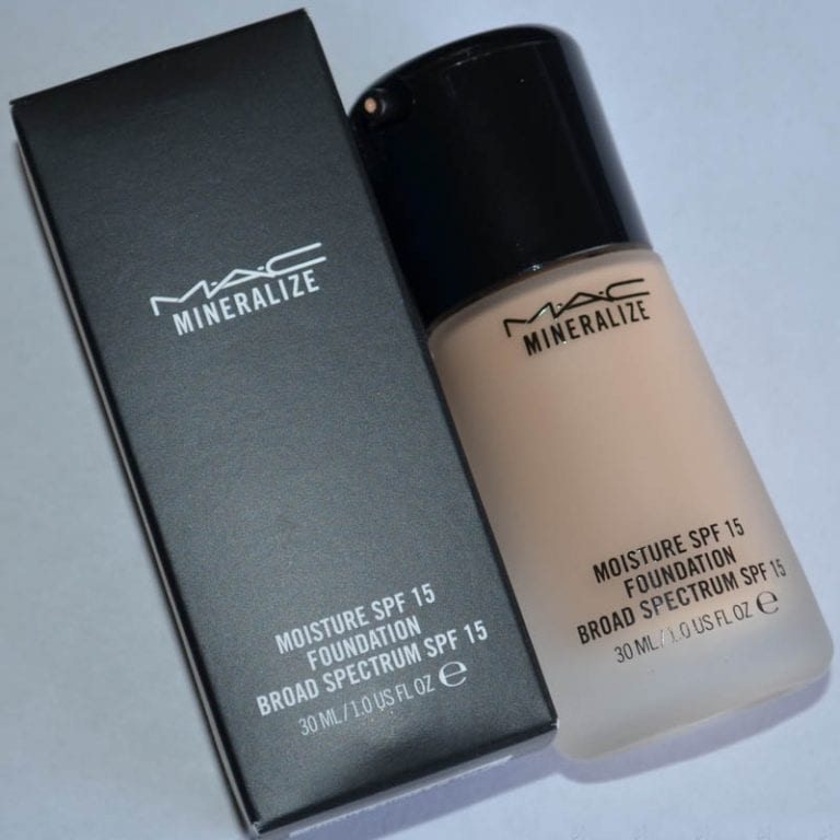 MAC Mineralize Moisture SPF15 Foundation