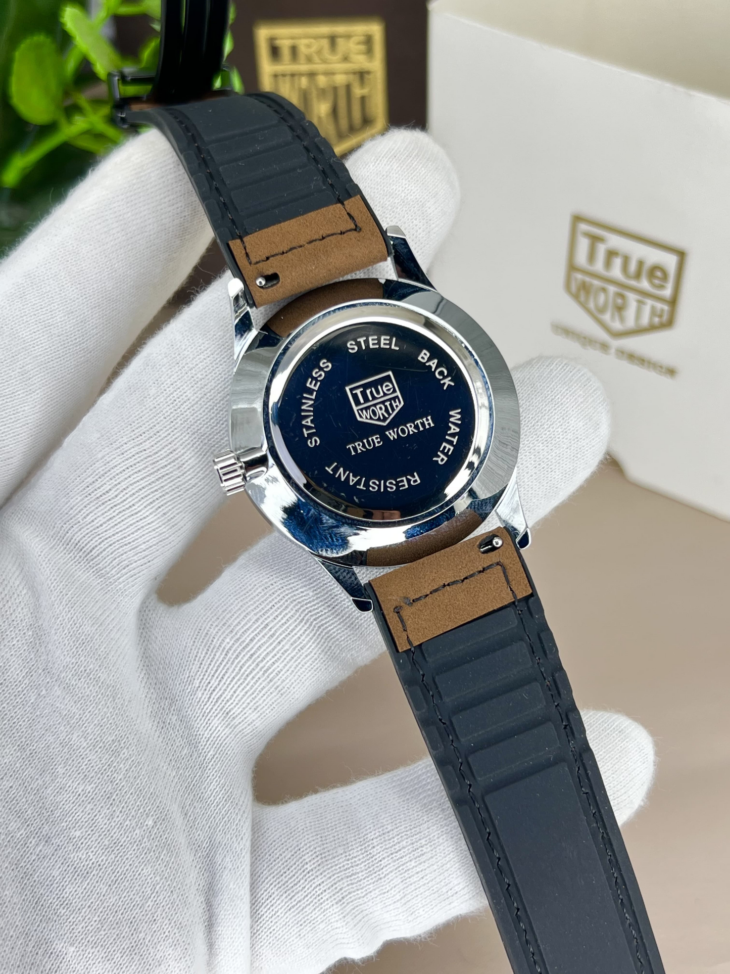 True worth Rubber Strap Watch with Date